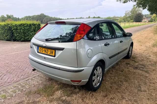 Ford Focus (2004) thumbnail 6