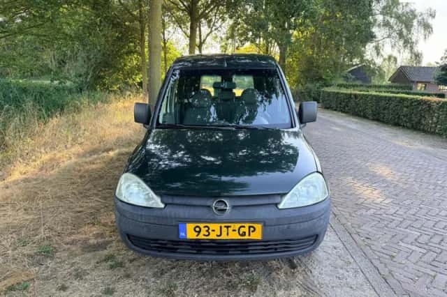 Opel Tour (2002) thumbnail 1