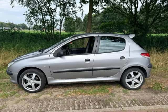 Peugeot 206 (2001) thumbnail 3