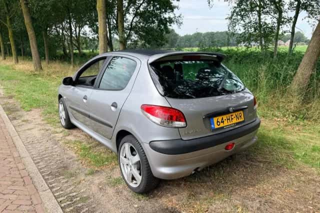 Peugeot 206 (2001) thumbnail 4