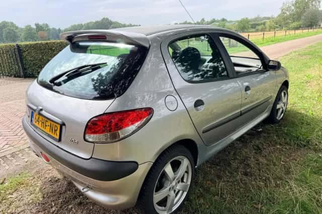 Peugeot 206 (2001) thumbnail 6