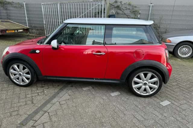 MINI Cooper (2007) thumbnail 2