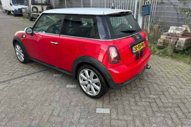 MINI Cooper (2007) thumbnail 3