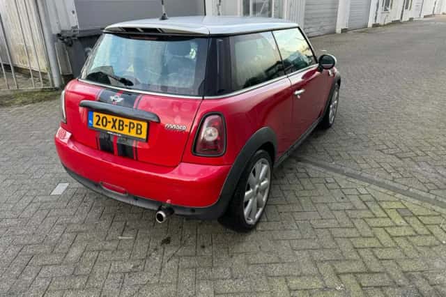 MINI Cooper (2007) thumbnail 4