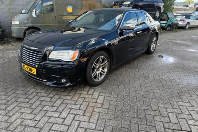 Chrysler 300C (2012) thumbnail 1