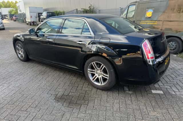 Chrysler 300C (2012) thumbnail 2