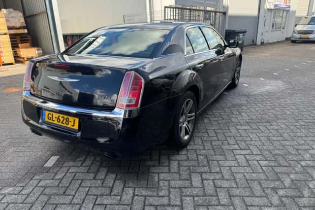 Chrysler 300C (2012) thumbnail 3