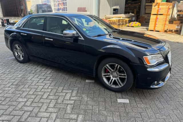 Chrysler 300C (2012) thumbnail 4