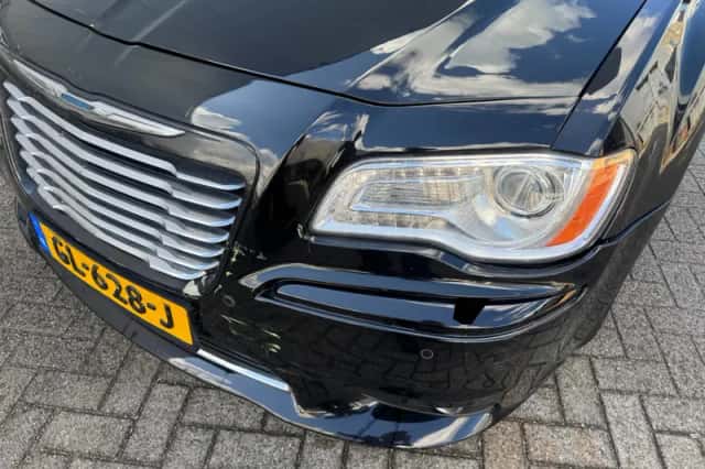 Chrysler 300C (2012) thumbnail 6