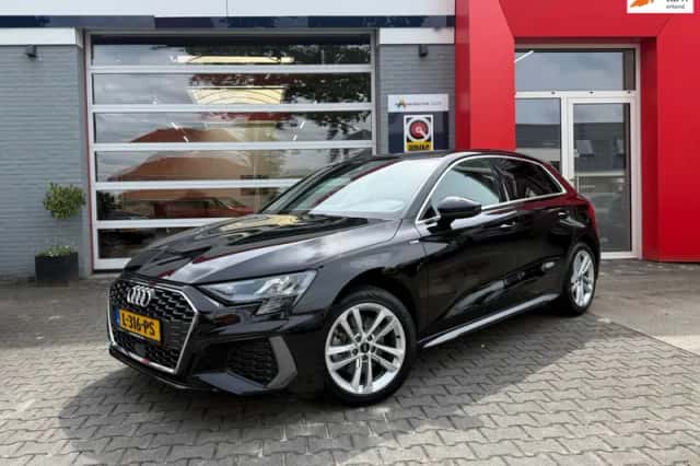 Audi A3 (2021) thumbnail 2