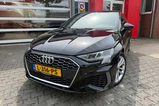 Audi A3 (2021) thumbnail 4