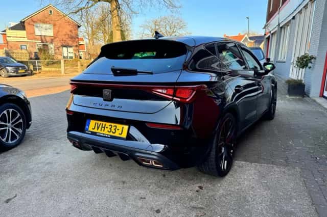 CUPRA Leon (2021) thumbnail 5