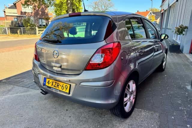 Opel Corsa (2014) thumbnail 5
