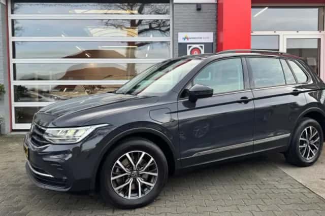 Volkswagen Tiguan (2022) thumbnail 1