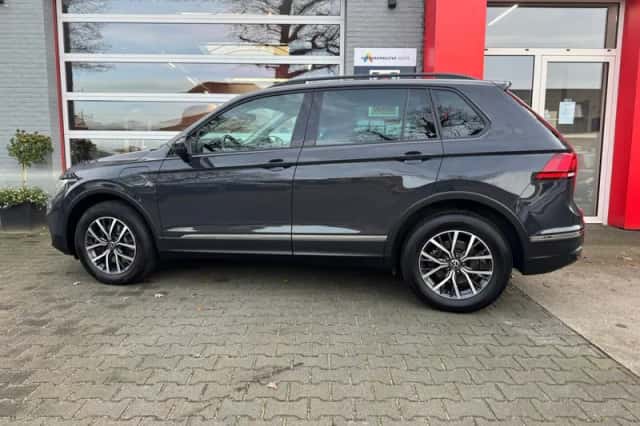 Volkswagen Tiguan (2022) thumbnail 4