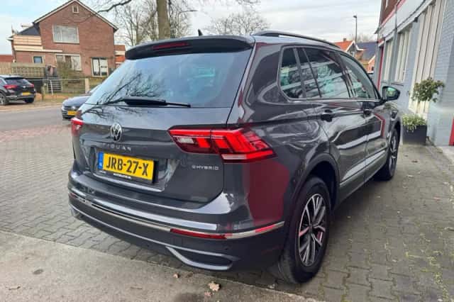 Volkswagen Tiguan (2022) thumbnail 5