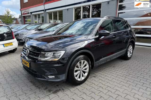 Volkswagen Tiguan (2018) thumbnail 1