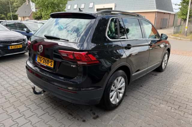 Volkswagen Tiguan (2018) thumbnail 3