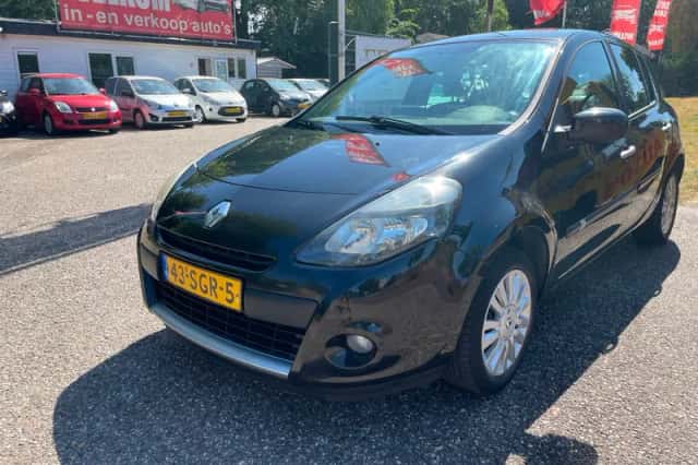 Renault Clio (2011) thumbnail 3