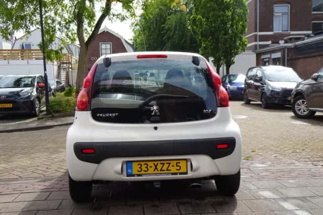 Peugeot 107 (2012) thumbnail 4