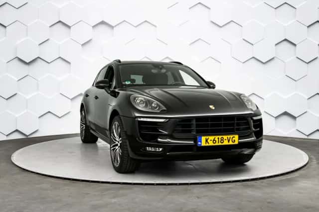 Porsche Macan (2018) thumbnail 1