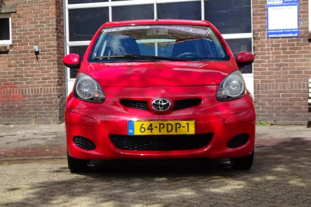 Toyota Aygo (2011) thumbnail 2