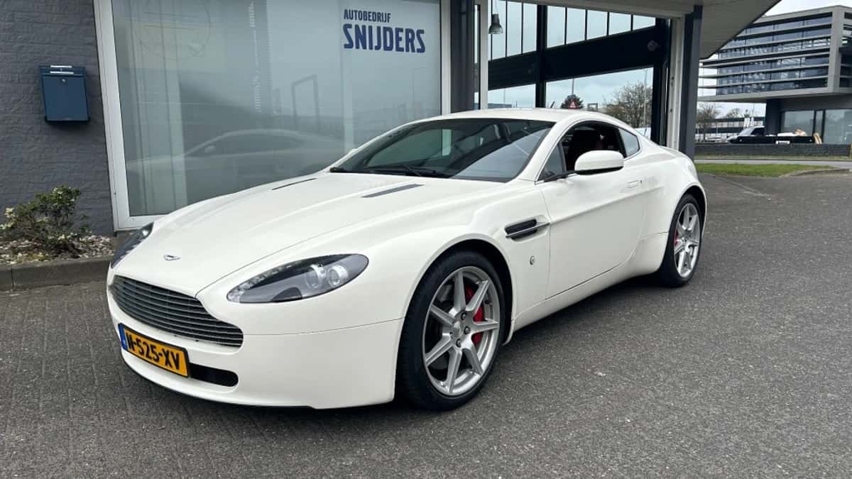 Aston Martin Vantage — foto 1