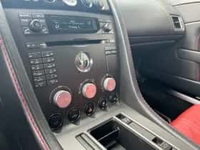 Aston Martin Vantage thumbnail 31