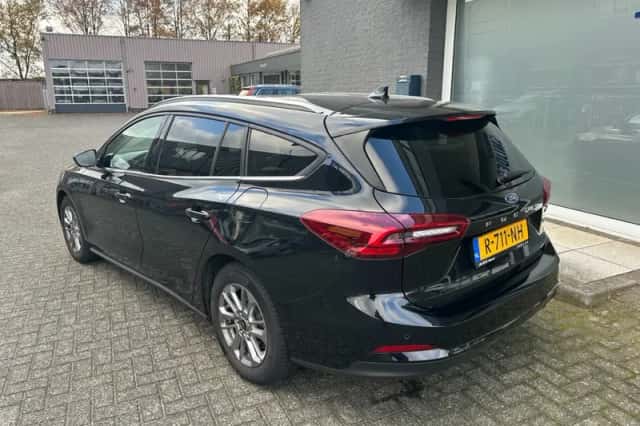Ford Focus (2022) thumbnail 5