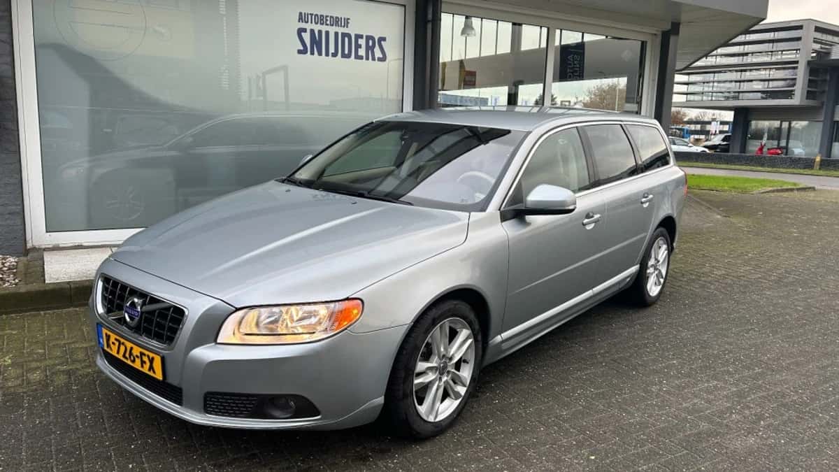 Volvo V70 — foto 1