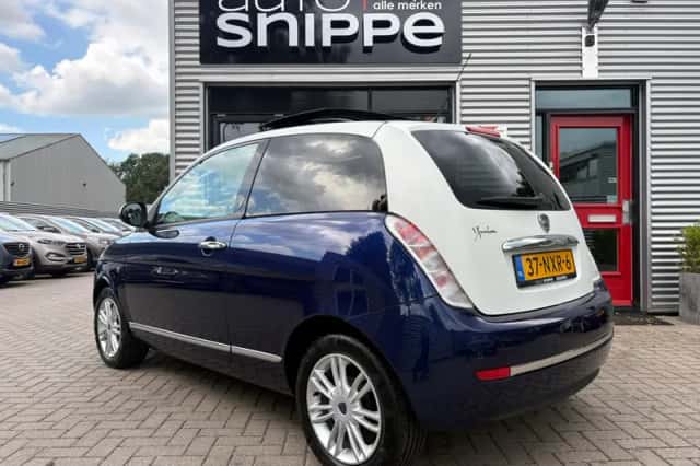 Lancia Ypsilon (2010) thumbnail 3