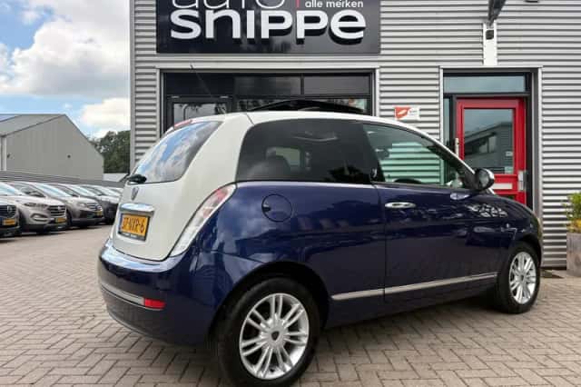 Lancia Ypsilon (2010) thumbnail 4