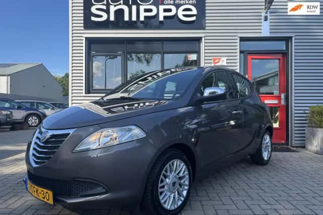 Lancia Ypsilon (2014) thumbnail 1