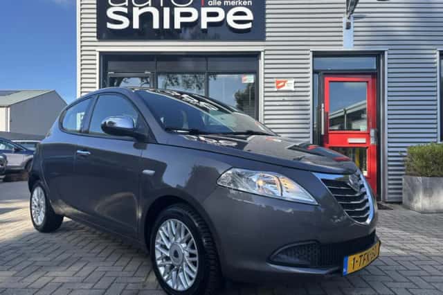 Lancia Ypsilon (2014) thumbnail 2