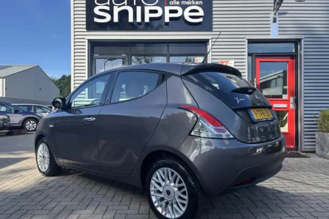 Lancia Ypsilon (2014) thumbnail 3