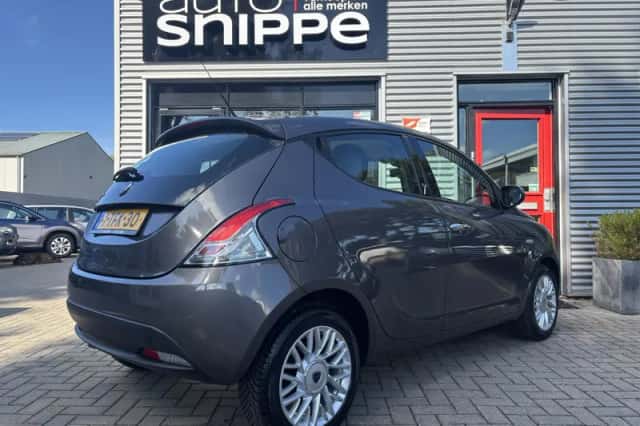 Lancia Ypsilon (2014) thumbnail 4