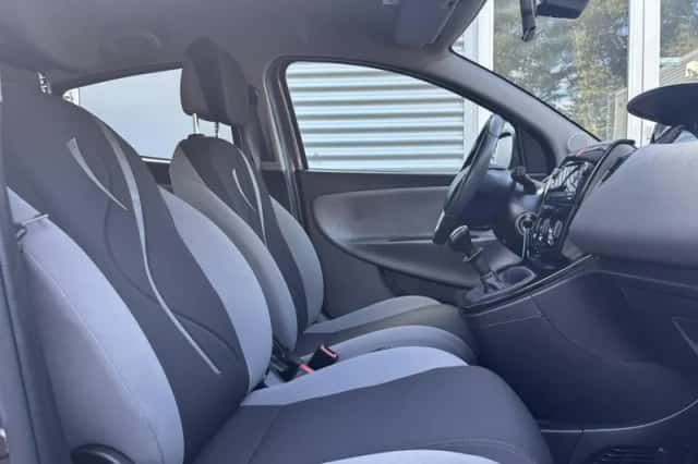 Lancia Ypsilon (2014) thumbnail 5
