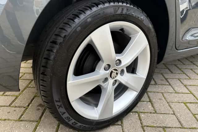 Škoda Rapid (2018) thumbnail 6