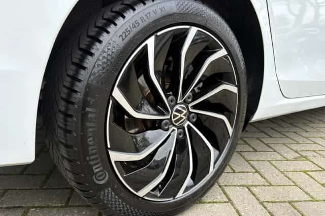 Volkswagen Golf (2021) thumbnail 6