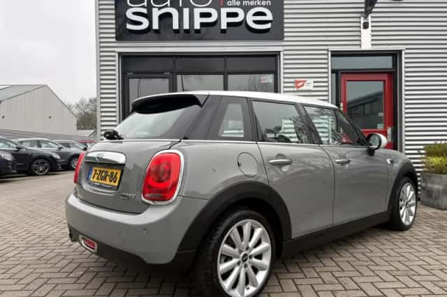 MINI Cooper (2015) thumbnail 4