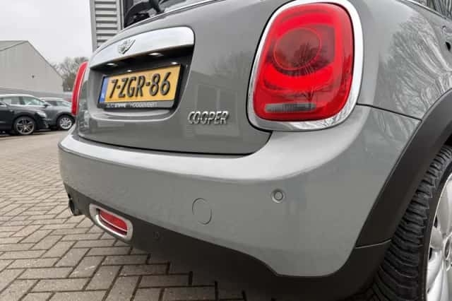 MINI Cooper (2015) thumbnail 5