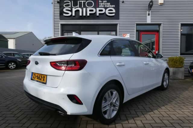 Kia Ceed (2019) thumbnail 4
