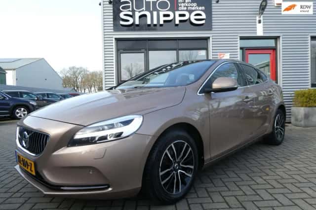 Volvo V40 (2016) thumbnail 1