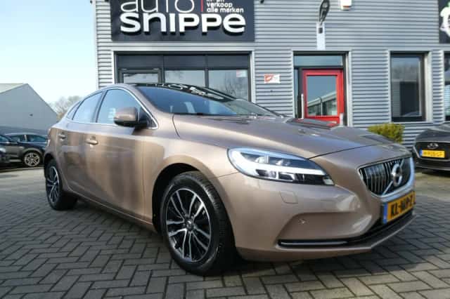 Volvo V40 (2016) thumbnail 2