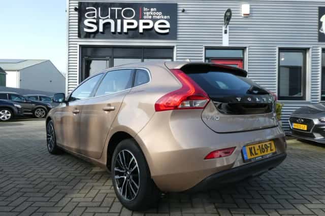 Volvo V40 (2016) thumbnail 3