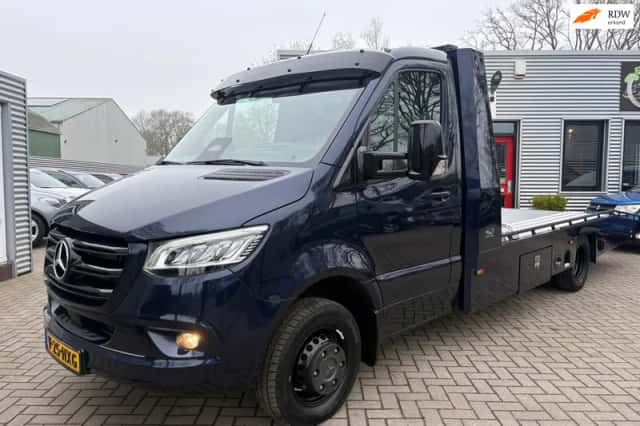 Mercedes-Benz Sprinter (2024) thumbnail 1