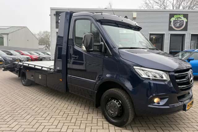 Mercedes-Benz Sprinter (2024) thumbnail 2
