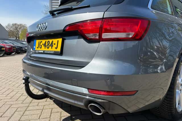 Audi A4 (2016) thumbnail 5