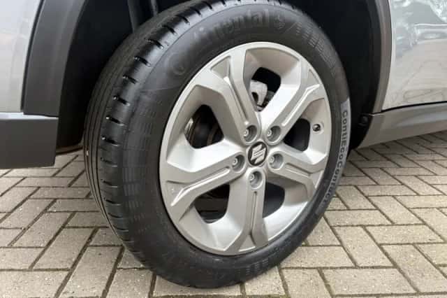 Suzuki Vitara (2017) thumbnail 5
