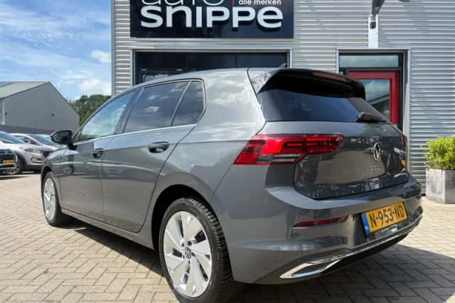 Volkswagen Golf (2021) thumbnail 3